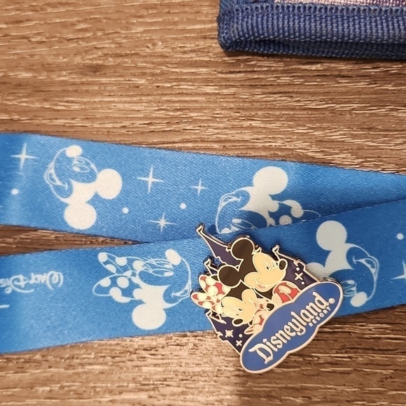 Walt Disney Lanier With Wallet - Picture 3 of 5